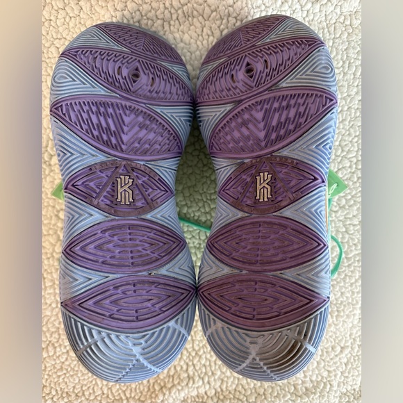 Nike Kyrie 5 Squidward Tentacles Shoes - Picture 8 of 8